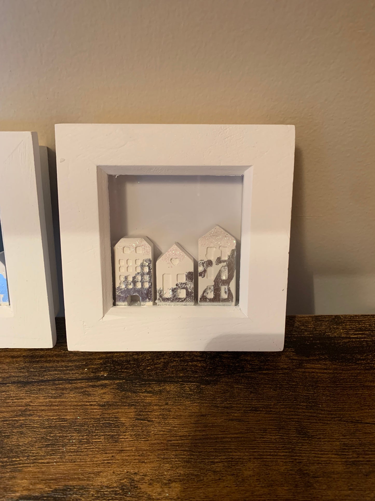 Pebble Lane & Candle Close & Wall Street & Tiny Terrace - Plaster Mantle Ornaments 🤍 Winter White & Silver