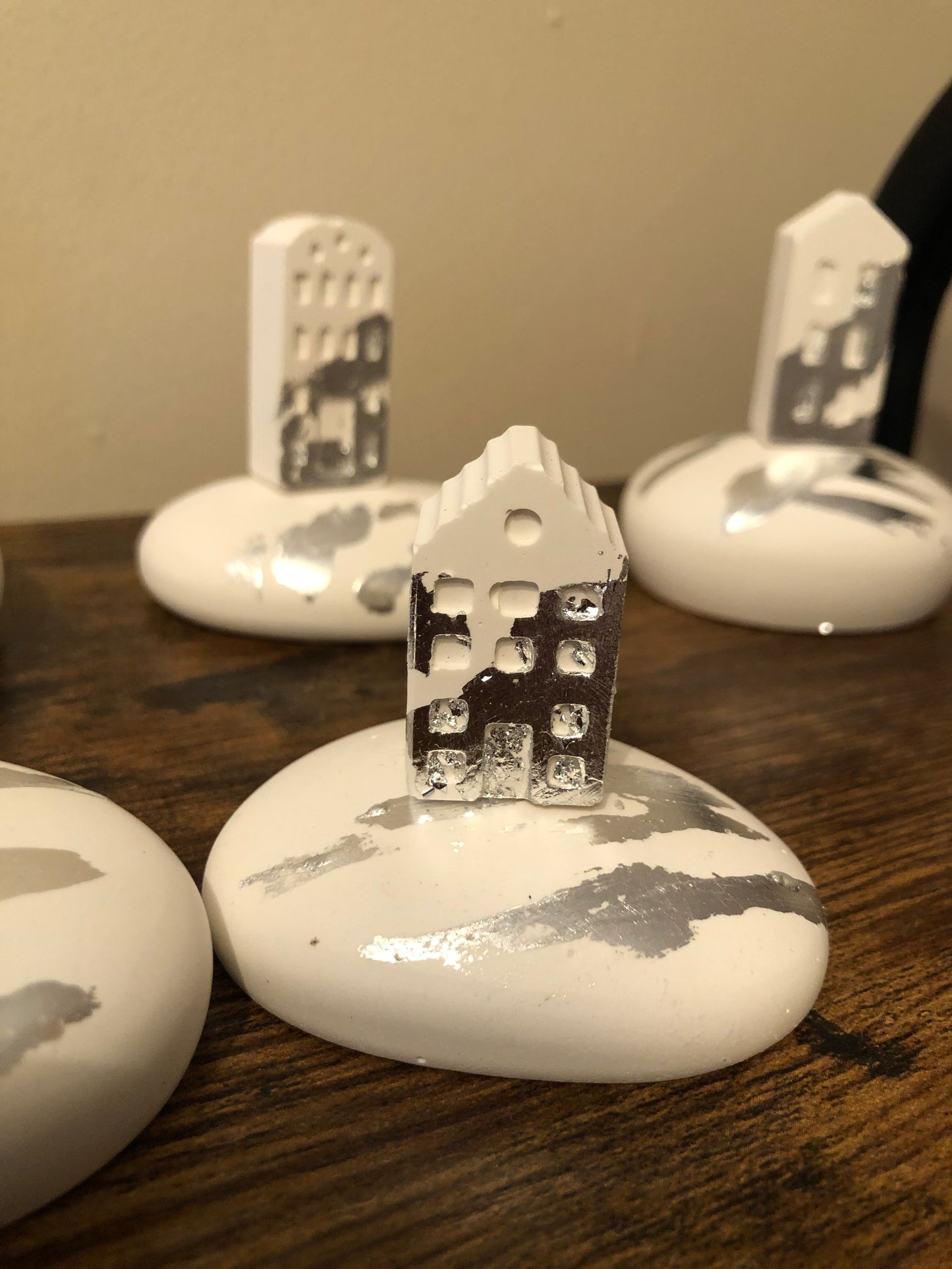 Pebble Lane & Candle Close & Wall Street & Tiny Terrace - Plaster Mantle Ornaments 🤍 Winter White & Silver