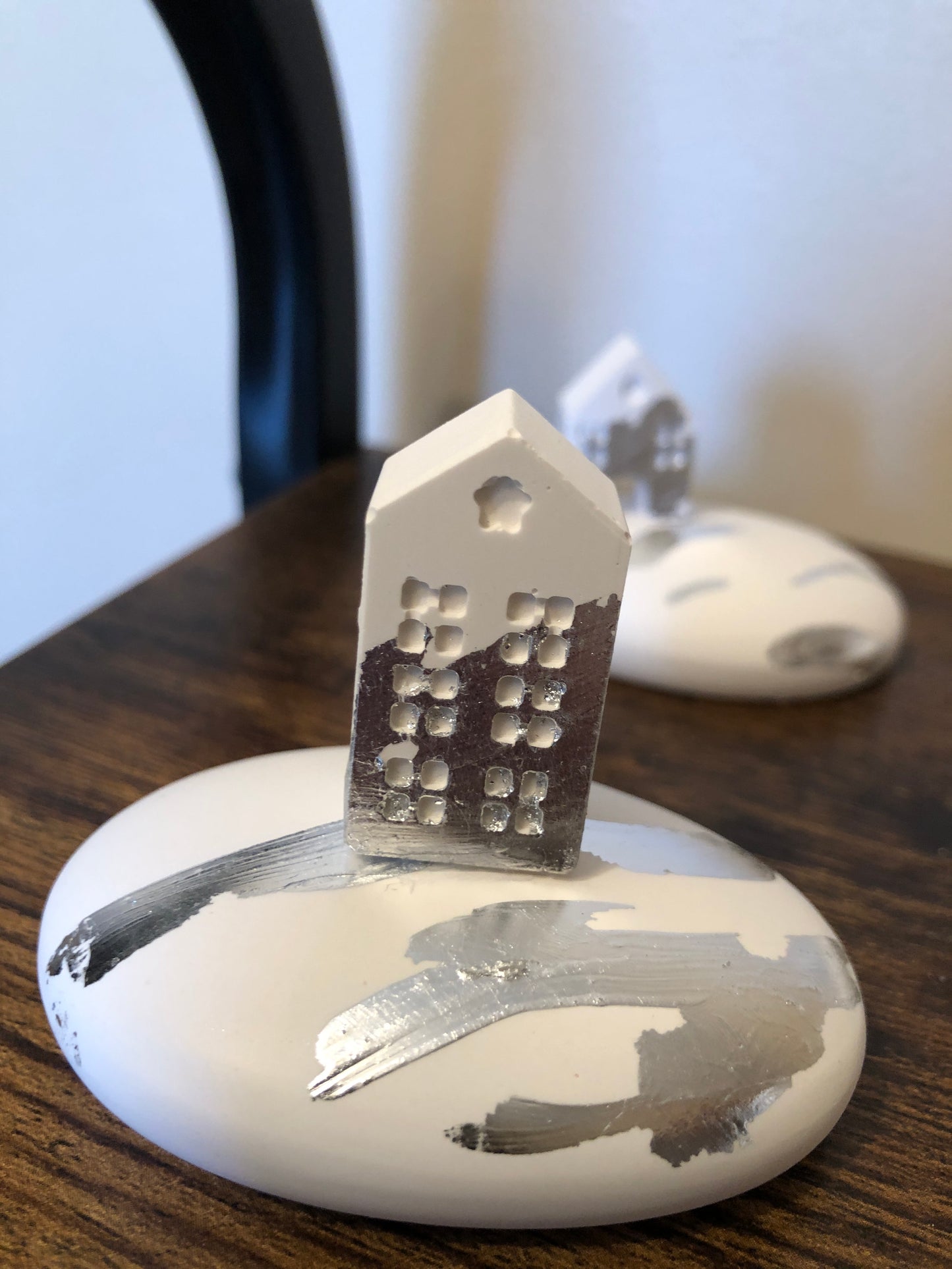 Pebble Lane & Candle Close & Wall Street & Tiny Terrace - Plaster Mantle Ornaments 🤍 Winter White & Silver